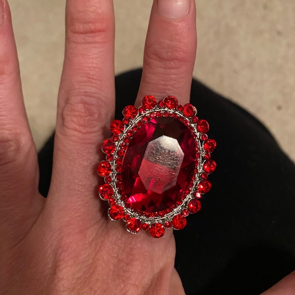 Red rhinestone ring - Picture 1 of 1
